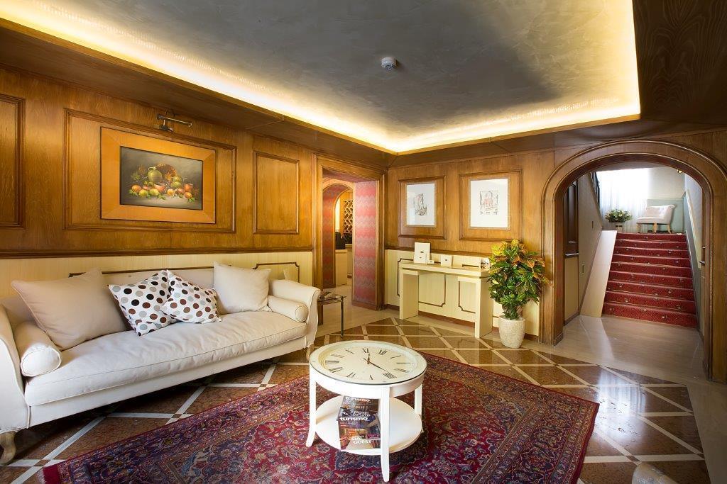 Hotel Camerlengo Корридония Экстерьер фото