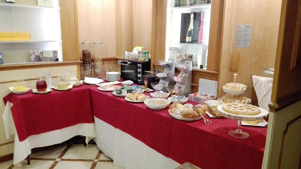 Hotel Camerlengo Корридония Экстерьер фото